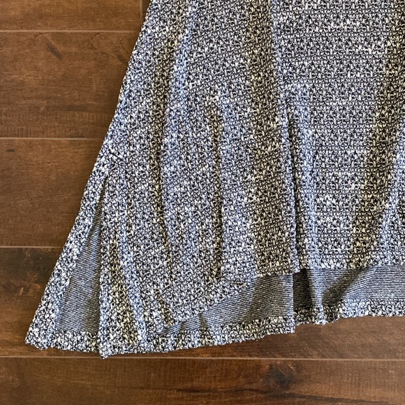 Lightweight Tunic Sweater - Black and White - Small - Picture 3 of 5